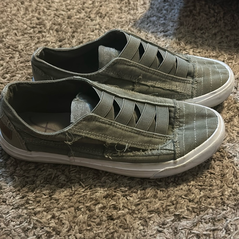 Blowfish Sneaker size 9